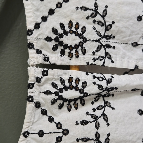 Crown & Ivy Sleeveless Summer Top - Picture 5 of 7